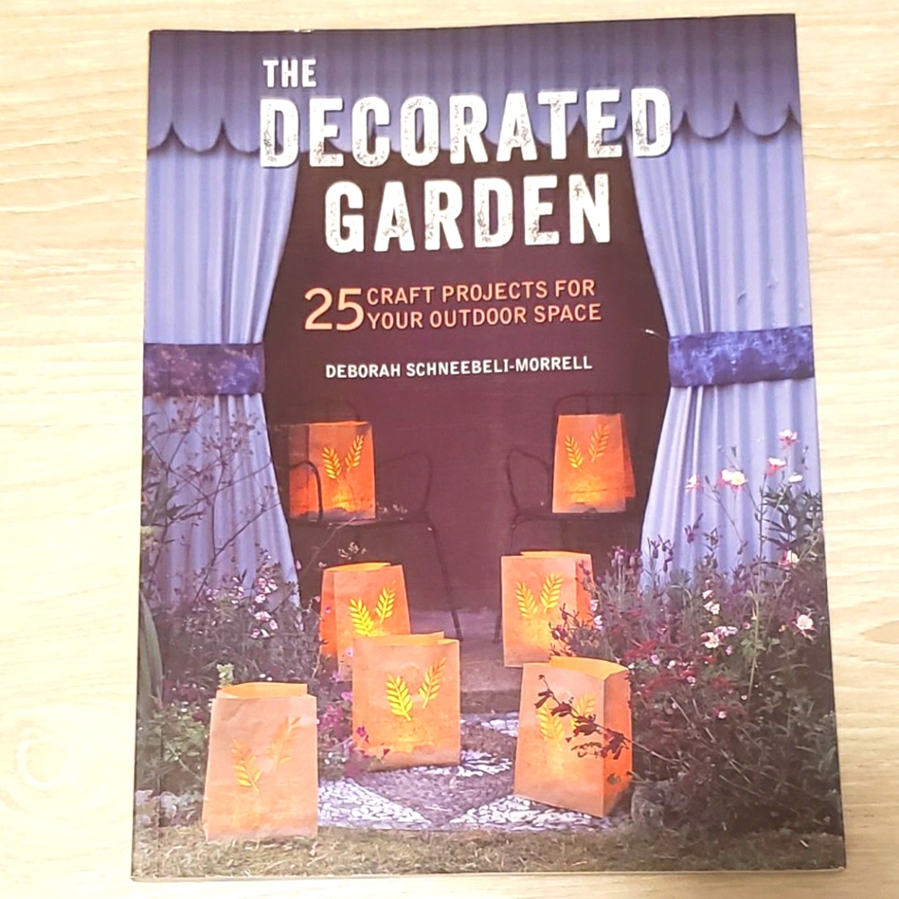 The Decorated garden